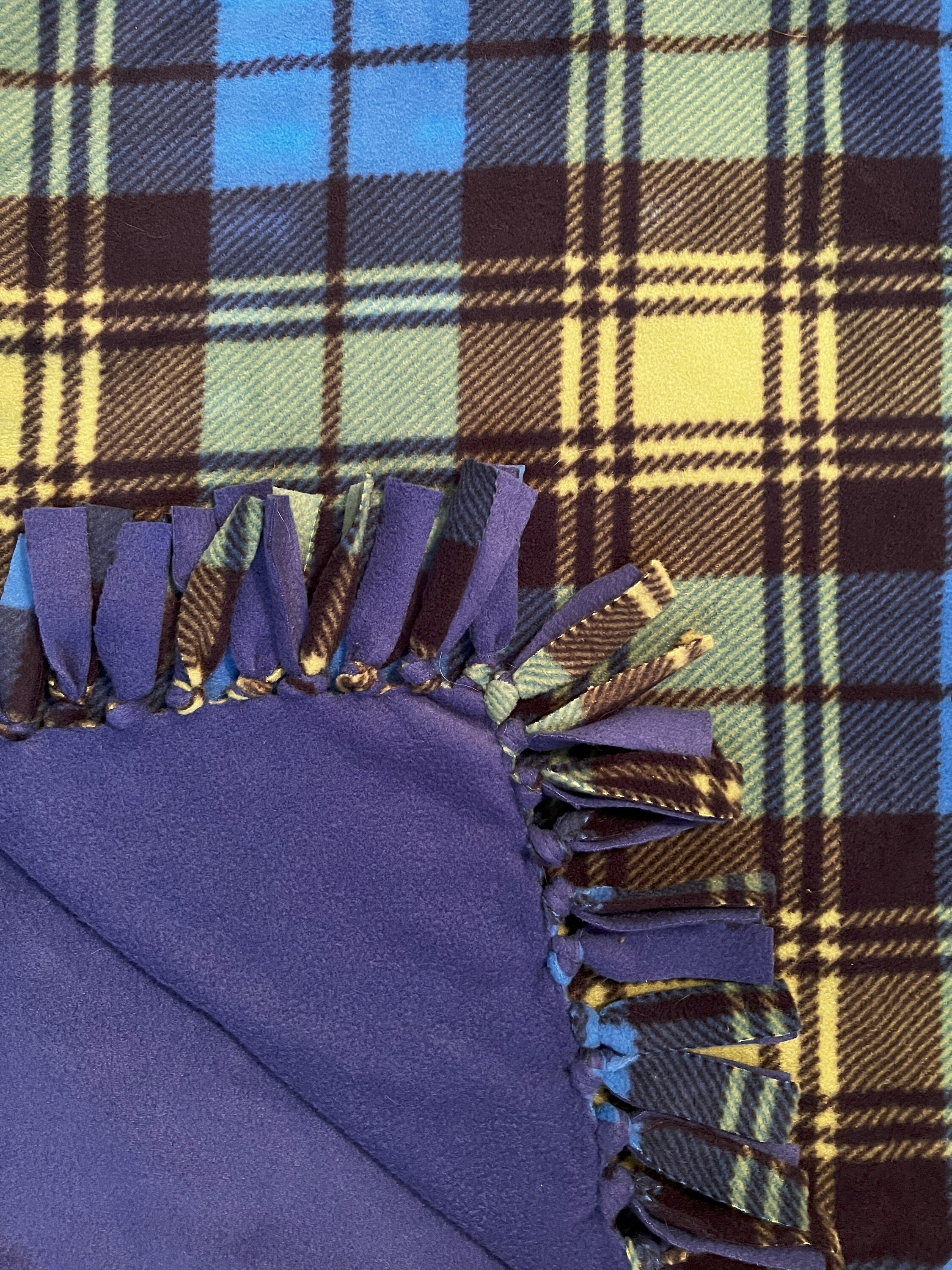 No Sew Fleece Throw Kit 43 x 55 Reversible Blanket Blue Green Diamond Dot  New