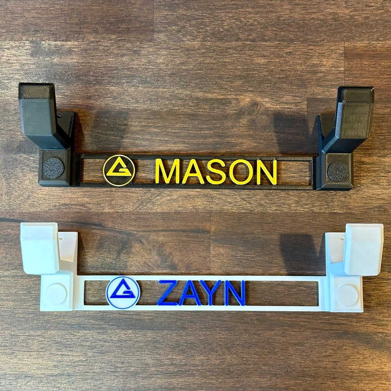 Personalized Martial Arts Belt Holder Display - Dual Color imagem 2