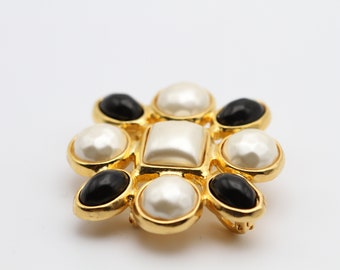 vintage Carolee pierre noire et fausse perle avec broche dorée