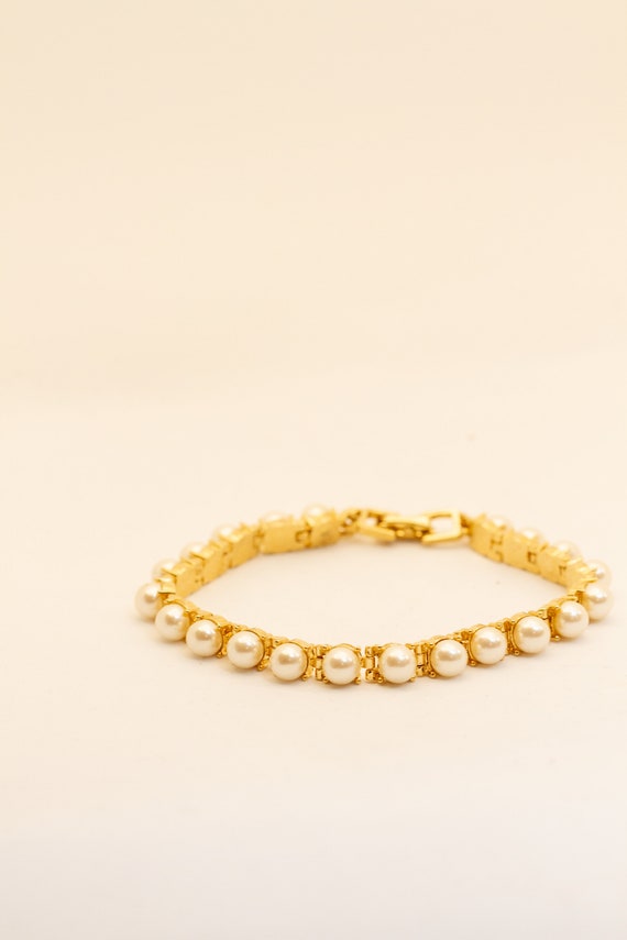 Vintage Gold tone & faux pearl dainty bracelet