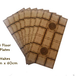 Peut inclure: Huit plaques de sol avec un motif de carreaux décoratif. Les plaques sont de couleur marron clair avec des accents marron foncé. Les plaques mesurent 60 cm x 60 cm une fois assemblées. Le texte sur l'image indique "8 Floor Plates Makes 60cm x 60cm".