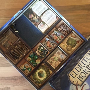 Doosinzet voor Eldritch Horror, georganiseerd en klaar om te spelen