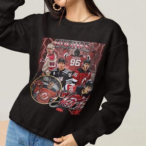 Jack Hughes-skjorta, vintage 90-tals tröja, New Jersey Devils, present till NHL Devils-fan, hockeydesign, klassisk grafisk present, unisex, begränsad upplaga bild 2
