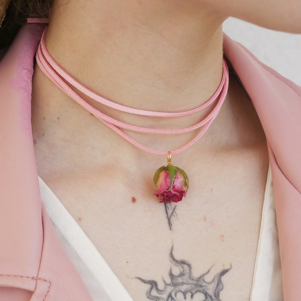 Collier Pendentif Ras de Cou Rose vraie fleur en résine époxy