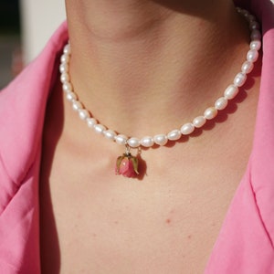 Victorian Rose Pearl Necklace – Handmade Resin Flower Pendant | Romantic Jewelry Gift | Floral Choker | Fairycore Beaded Jewelry