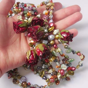 Colorful Keshi Pearl Necklace with Real Rose in Resin | Handmade Romantic Jewelry | Natural Irregular Pearls | Floral Gift for Her