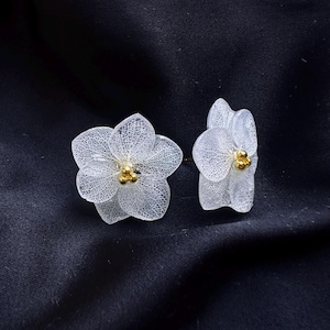 Real Hydrangea Stud Earrings – White or Blue | Resin Flower Jewelry | Floral Pussets