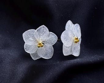 Real Hydrangea Stud Earrings – White or Blue | Resin Flower Jewelry | Floral Pussets