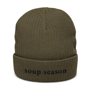Temporada de Sopas - Gorro de Tricô Bordado - Para os Amantes de Sopa e Pessoas Aconchegantes - Gorro Estilo Hobbit