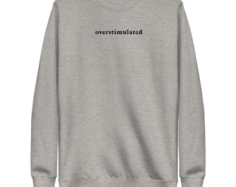Sudadera Overstimulated: bordado negro, mezcla de algodón súper suave