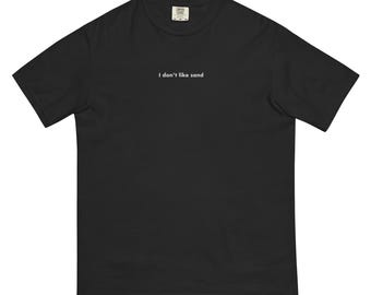 No me gusta la arena - Camiseta bordada Comfort Colors