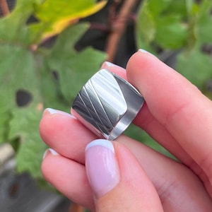 Wide adjustable stainless steel ring