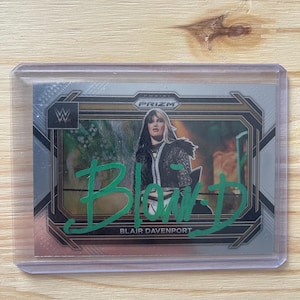 Autógrafo de Blair Davenport en la tarjeta Tarjeta de lucha libre Prizm de la WWE
