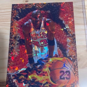Cartão de basquete do Chicago Bulls com refrator gigante de gelo rachado personalizado de Michael Jordan com carregador superior e citação de Jordan