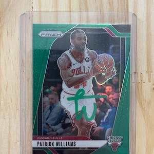 Patrick Williams Autograph On Card Auto Green Prizm O cartão de basquete do Chicago Bulls vem com COA