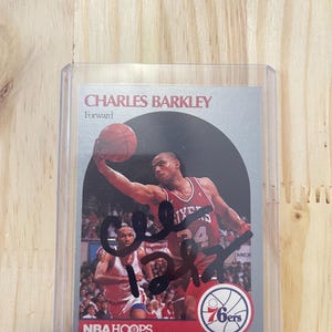 Autographe de Charles Barkley sur la carte La carte de basket-ball Auto Philadelphia 76ers est livrée avec un certificat d'authenticité