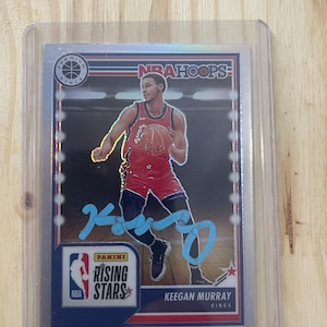 Autographe de Keegan Murray, étoiles montantes, cerceaux de la NBA sur carte La carte de basket-ball Auto Sacramento Kings est livrée avec un certificat d'authenticité