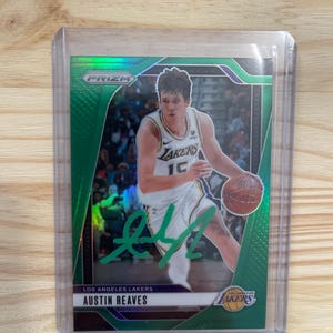Austin Reaves-handtekening op kaart Auto Green Prizm Lakers-basketbalkaart en wordt geleverd met COA