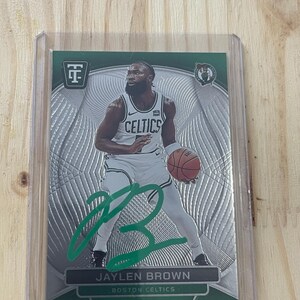 Autographe de Jaylen Brown sur la carte La carte de basket-ball des Boston Celtics de la NBA est livrée avec un certificat d'authenticité