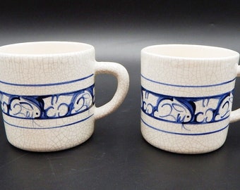 Dedham Pottery Kaninchen Bunny Becher Verguss Schuppen Blau Weiß Crackle Keramik Paar