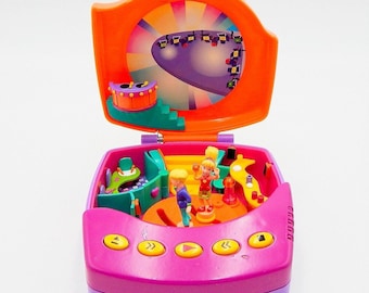 Reproductor de CD Polly Pocket con 2 figuras Bluebird Toys 1998 *Sin sonido, presenta marcas*