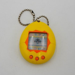 Bandai Tamagotchi P2 Yellow w/ Orange Digital Virtual Pet Toy 1997