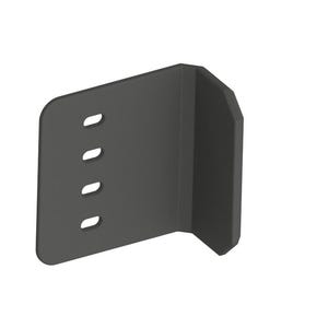 Könnte beinhalten: Eine dunkelgraue Metallhalterung mit einem rechtwinkligen Knick. Die Halterung hat vier ovale Löcher auf einer Seite zur Befestigung. Die Kanten sind sauber und das Gesamtdesign ist einfach und funktional.