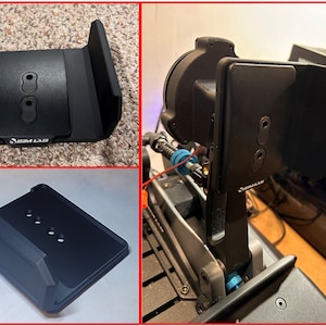 Könnte beinhalten: Schwarze Metallhalterung mit zwei Löchern und dem aufgedruckten Text "SIM LAB". Die Halterung ist für die Montage eines Rennsport-Simulator-Pedalsatzes konzipiert.