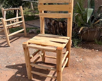 Élégance intemporelle : chaise marocaine fabriquée à la main en bois de laurier avec tissage de corde