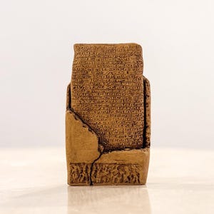 Sumerian Love Poem Tablet Replica | World&#39;s Oldest Love Letter – Handmade Cuneiform Art | Mesopotamian Museum Gift for Romantic Souls