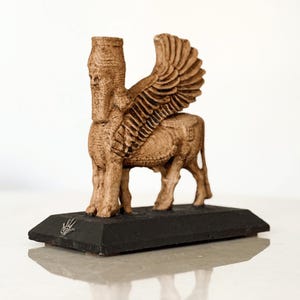 Assyrian Lamassu Statue Replica | Mesopotamian Guardian Sculpture – Human-Headed Winged Bull | Temple Entrance Statue | Ancient Decor Art
