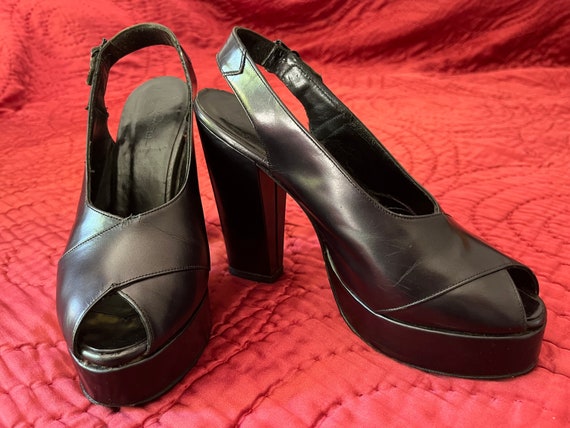 Rare vintage 1940s black leather platform peep toe sl… - Gem