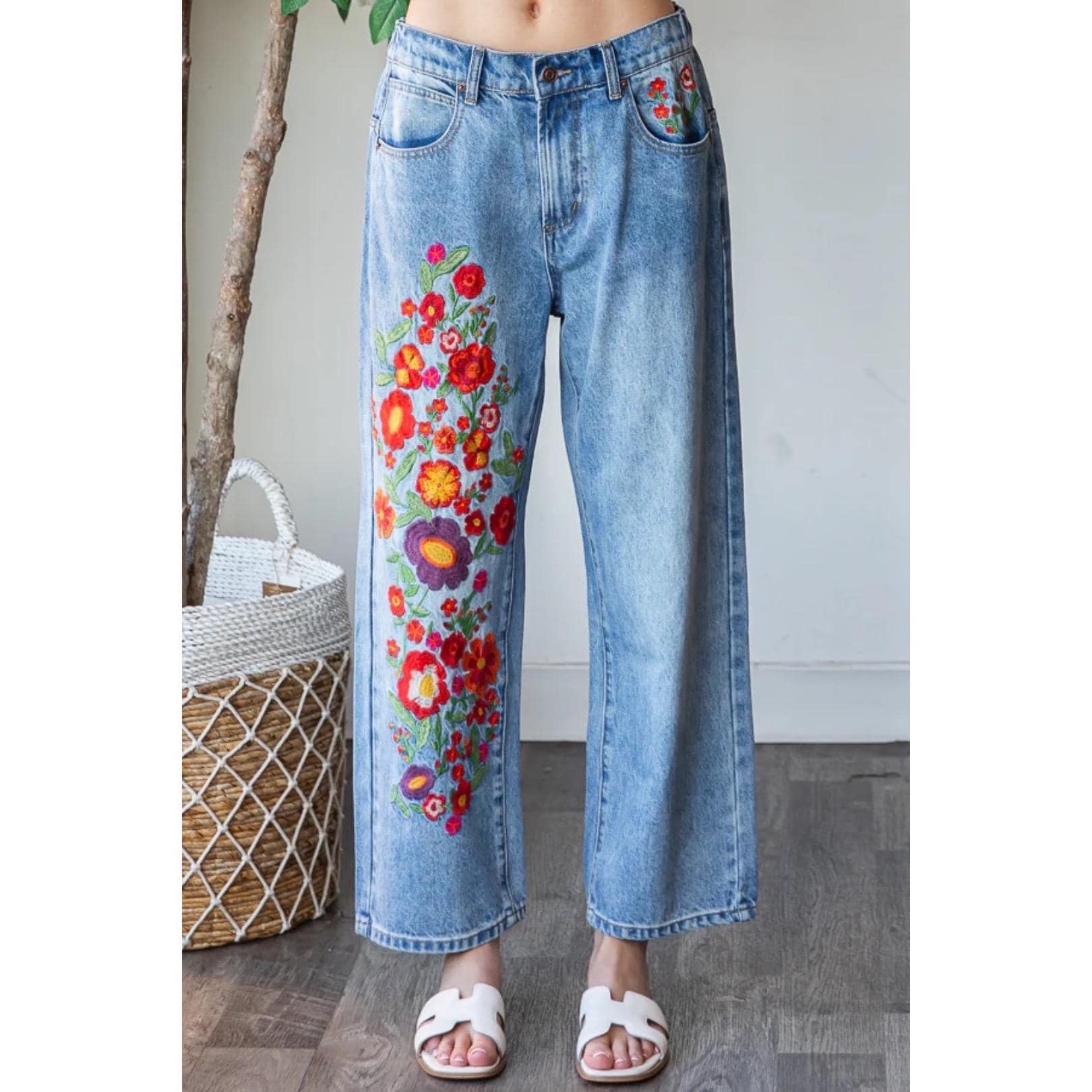 ★E.B.M★ Embroidered Wide Fit Denim Pants EMP5DPT040 FRAME Skater high-rise wide-leg Jeans | Blue | FARFETCH
