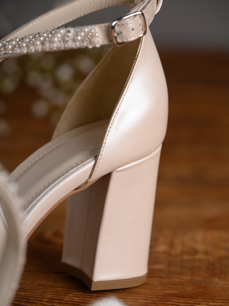 Block Heel Bridal Ivory Leather Sandals, Pearl Wedding Shoes for Bride bild 11