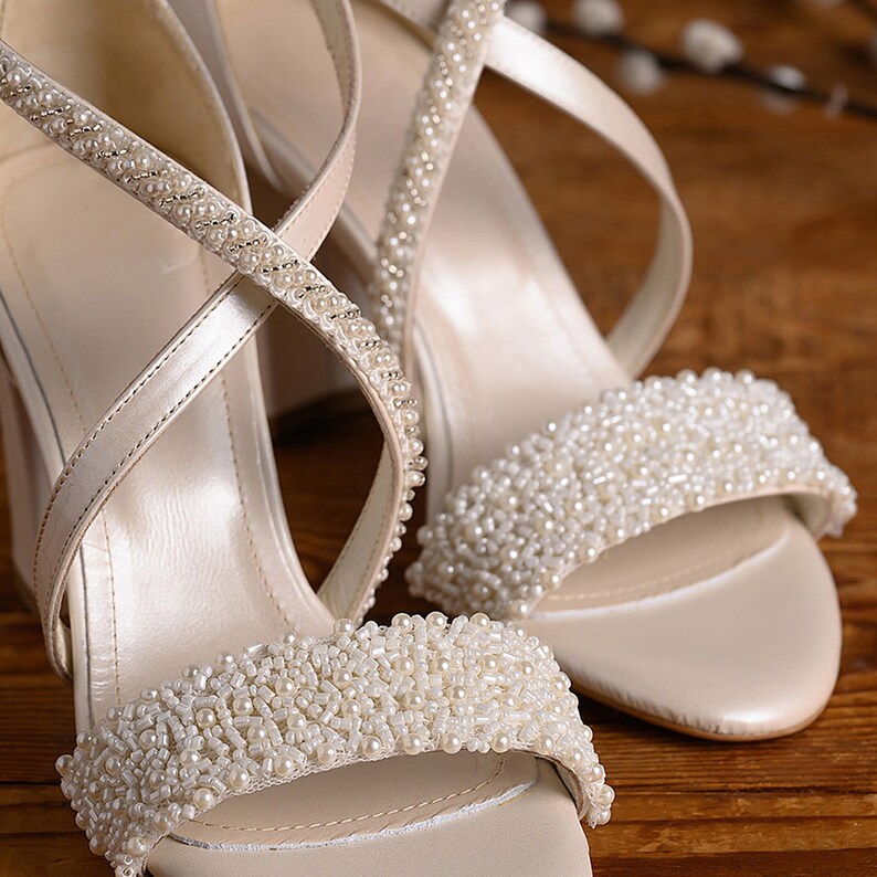 Block Heel Bridal Ivory Leather Sandals, Pearl Wedding Shoes for Bride bild 10