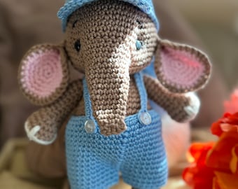 Crochet elephant