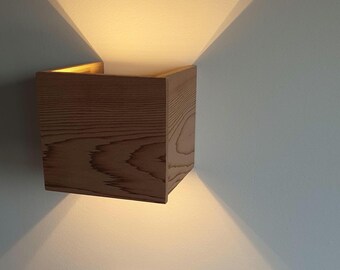 Cedar wood wall lamp – Elegant red cedar designer wall lamp for indirect light & natural elegance