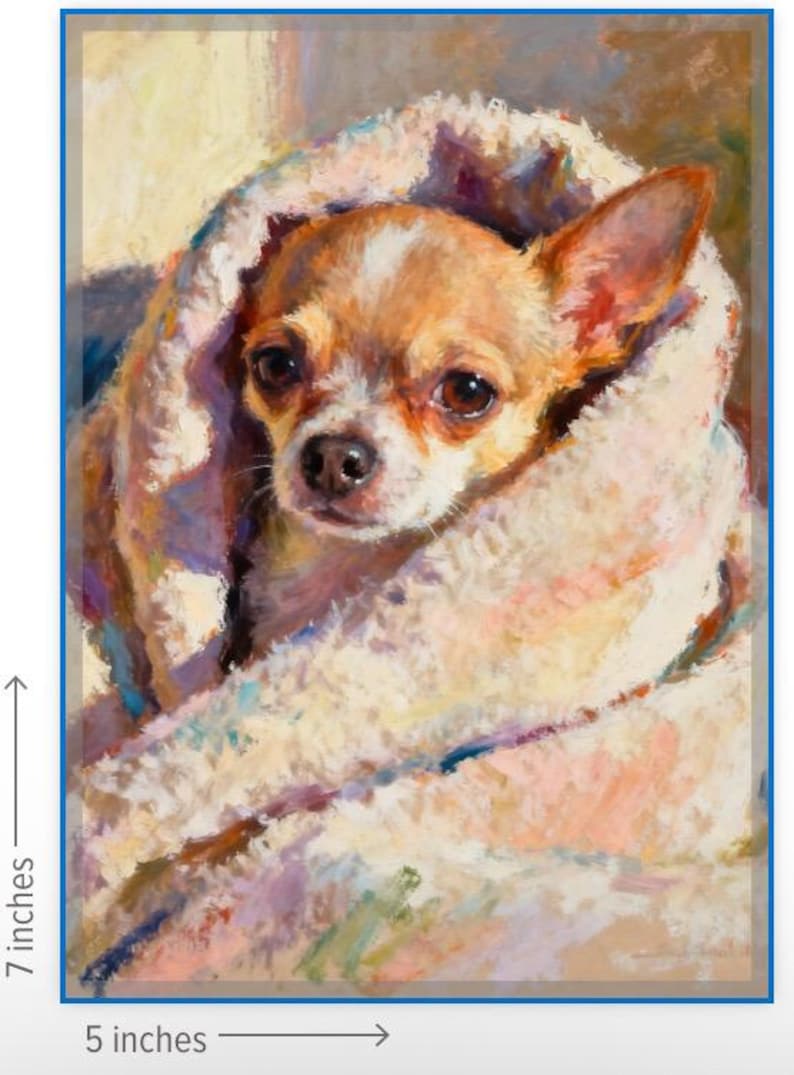 K&ouml;nnte beinhalten: &Ouml;lgem&auml;lde eines Chihuahuas, eingeh&uuml;llt in eine weiche, cremefarbene Decke. Der Hund hat braunes und wei&szlig;es Fell mit gro&szlig;en, dunklen Augen. Das Kunstwerk ist 17.78 cm hoch und 12.7 cm breit.