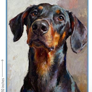 K&ouml;nnte beinhalten: Ein &Ouml;lgem&auml;lde auf Leinwand, das einen Dobermann mit schwarzem und lohfarbenem Fell zeigt. Der Hund ist vom Brustbereich aufw&auml;rts dargestellt und blickt mit braunen Augen nach oben. Das Kunstwerk misst 20,32 cm in der Breite und 25,4 cm in der H&ouml;he.