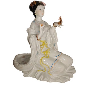Vintage Japanese Geisha Holding Flower Amazing Details Hand Painted 12.5&quot; T Read