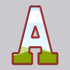 Peut inclure: Une lettre "A" stylis&eacute;e avec un contour rouge brod&eacute;. L'int&eacute;rieur pr&eacute;sente un paysage avec un ciel bleu, des nuages blancs et des collines vertes. La lettre est plac&eacute;e sur un fond de grille grise.