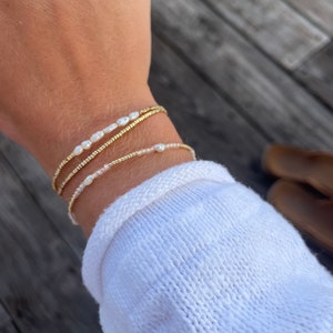 Pulsera Connie / Pulsera de cuentas pequeñas, Pulsera de cuentas de semillas para mujer, Pulsera delicada, Pulsera de cuentas doradas, Joyas para mujer