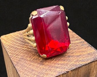 Bague Vintage Plaqué Or Avec Pierre En Verre Rouge - Taille 58, Occasion état Moyen