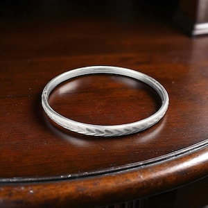 Vintage Sterling Silver Hinged Bangle | 1950s Marathon Signed | Engraved Chevron Pattern | Engine Turned | Mid-Century Stacking Bracelet