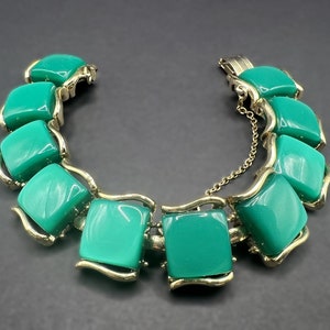 Vintage 1940s / 1950s Coro Pegasus signed Lucite thermoset green moonglow articulated bracelet set in gold-tone metal