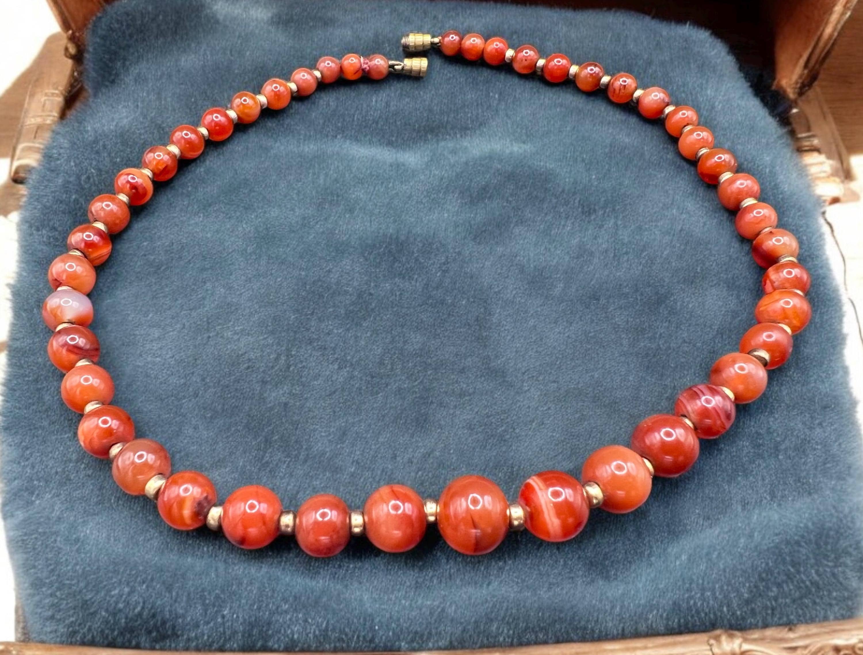 Collier Vintage En Grosses Perles De Cornaline – Plaqué Or – Style Ancien Et Unique