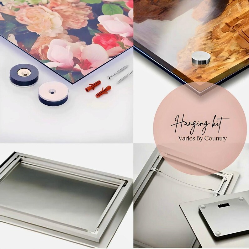 K&ouml;nnte beinhalten: Nahaufnahme eines Aufh&auml;ngesets f&uuml;r einen gerahmten Druck. Das Set enth&auml;lt zwei Metallhaken, zwei Schrauben und zwei Kunststoffd&uuml;bel. Der Text "Hanging kit Varies By Country" ist im Bild sichtbar.