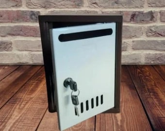 Buzón búlgaro vintage con llave, auténtico buzón de los años 90, un detalle decorativo único.