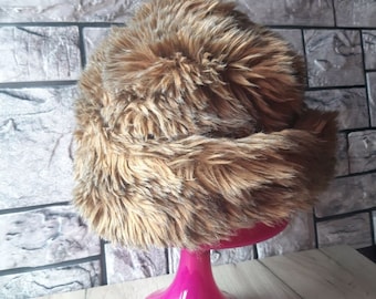 ヴィンテージ ソ連製 ポンポン付きミンクファー帽子 – 1980年代ロシア