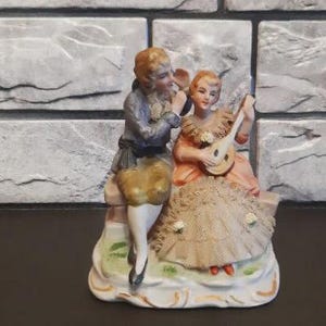 Vintage Couple in Love Figurine – Romantic Gift, Wedding or Anniversary Day Decor